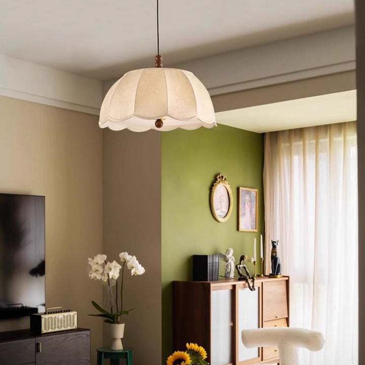 Pantalla de tela con estampado floral redondo francés tradicional de madera y latón con 4 luces colgantes para sala de estar 