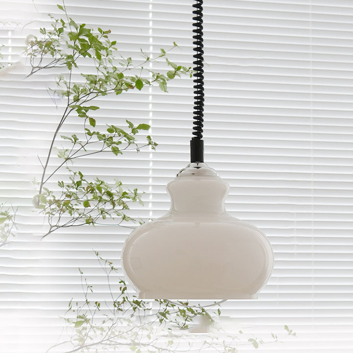 Lampe suspendue contemporaine rétro crème ovale ronde en fer avec abat-jour en verre à 1 lumière pour salon 