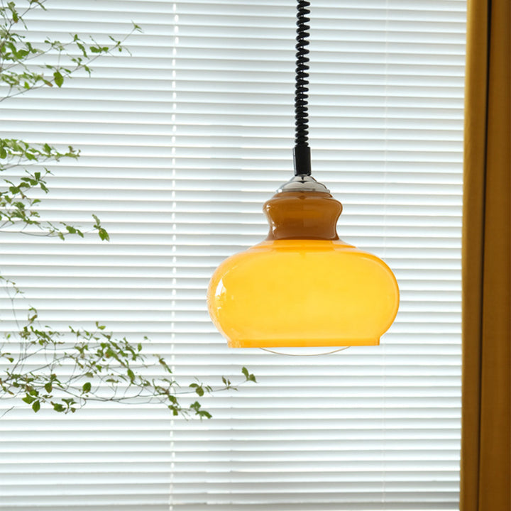 Lampe suspendue contemporaine rétro crème ovale ronde en fer avec abat-jour en verre à 1 lumière pour salon 