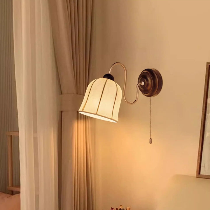 Lámpara de Aplique de Pared de 1 Luz con Pantalla de Tela de Madera y Hierro en Forma de Cúpula Redonda Tradicional Francesa para Sala de Estar 