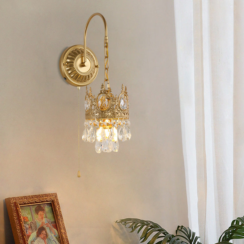 Applique murale en fer et cristal à couronne ronde traditionnelle française à 1 lumière pour salon 