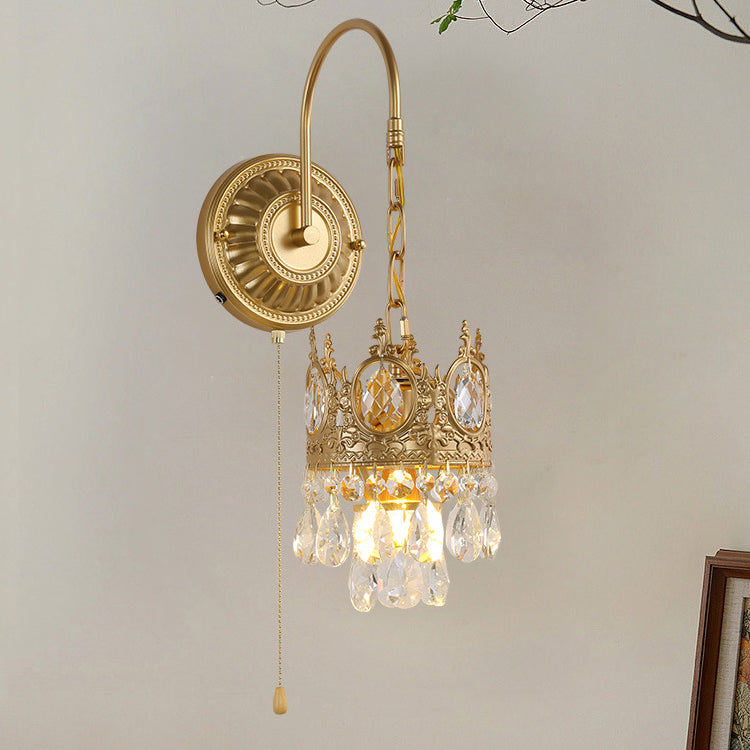 Applique murale en fer et cristal à couronne ronde traditionnelle française à 1 lumière pour salon 
