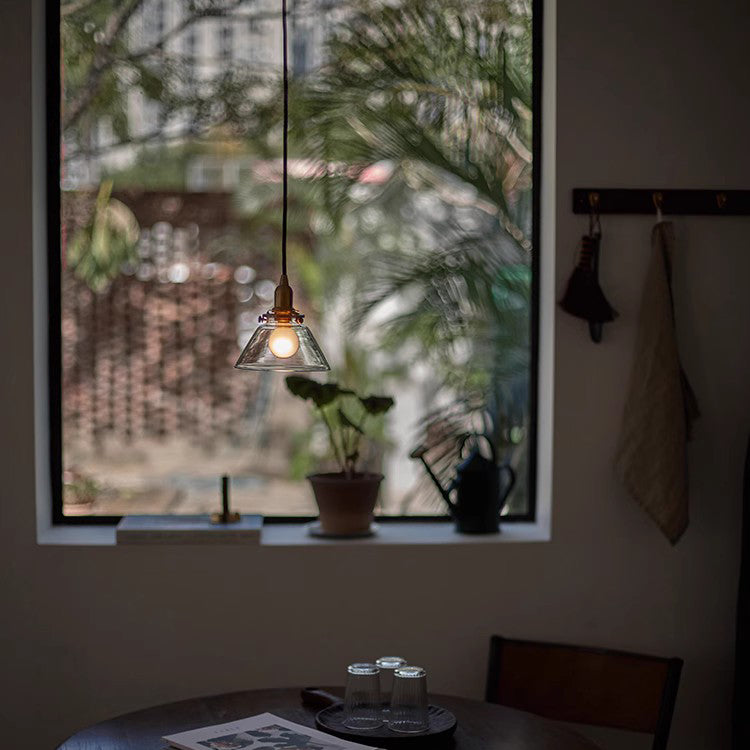 Abat-jour en verre rayé trapézoïdal rond nordique contemporain en laiton avec une lumière suspendue pour salon 