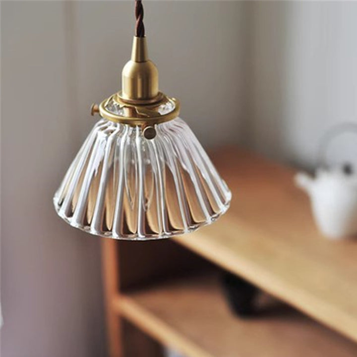 Abat-jour en verre rayé trapézoïdal rond nordique contemporain en laiton avec une lumière suspendue pour salon 