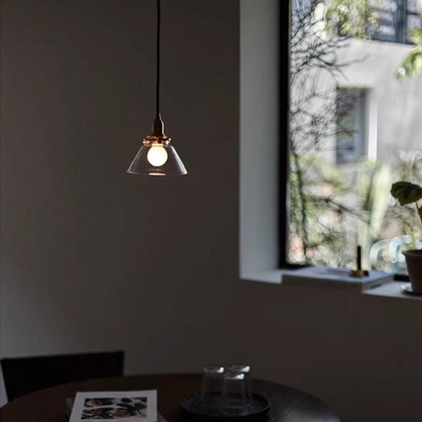 Abat-jour en verre rayé trapézoïdal rond nordique contemporain en laiton avec une lumière suspendue pour salon 