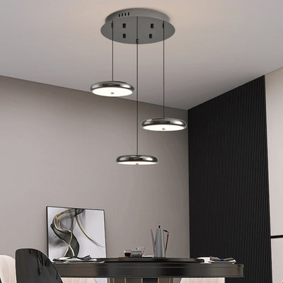 Zeitgenössischer nordischer runder Frisbee-förmiger Hardware-Acryl-LED-Insel-Licht-Kronleuchter für das Esszimmer 