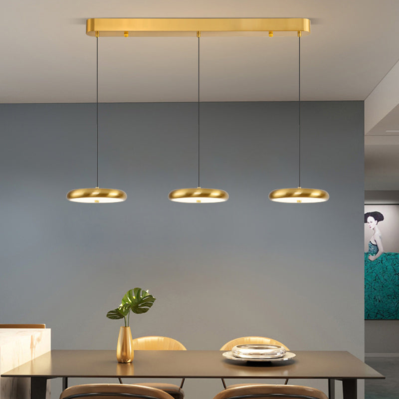 Zeitgenössischer nordischer runder Frisbee-förmiger Hardware-Acryl-LED-Insel-Licht-Kronleuchter für das Esszimmer 