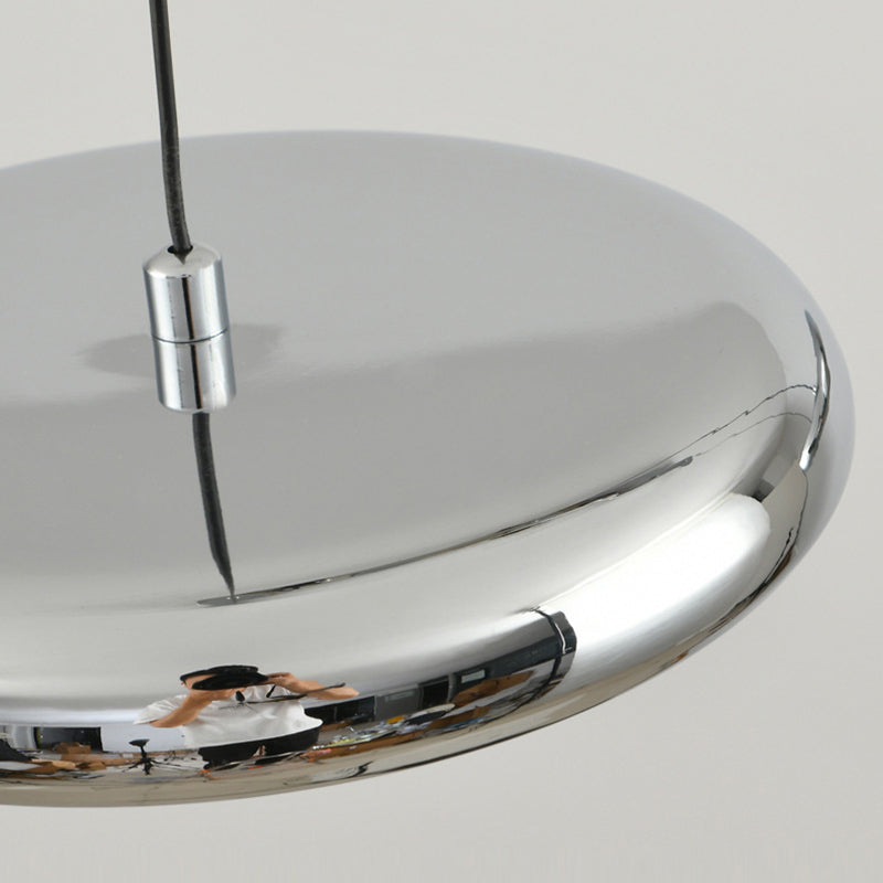 Zeitgenössischer nordischer runder Frisbee-förmiger Hardware-Acryl-LED-Insel-Licht-Kronleuchter für das Esszimmer 