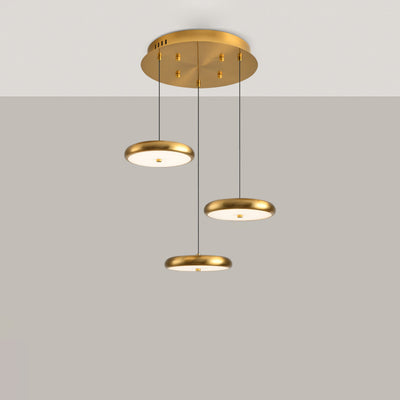 Zeitgenössischer nordischer runder Frisbee-förmiger Hardware-Acryl-LED-Insel-Licht-Kronleuchter für das Esszimmer 