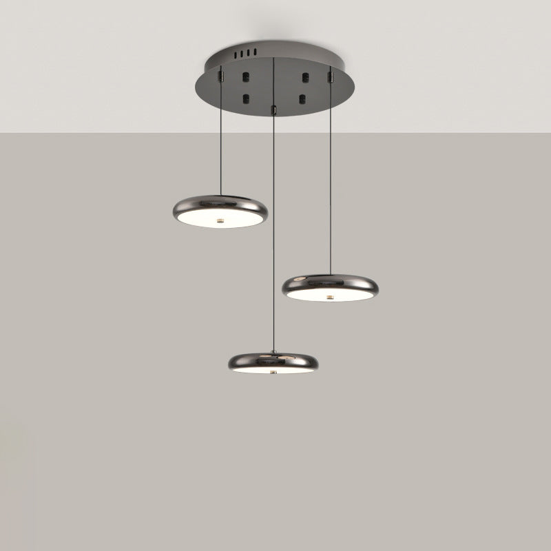 Zeitgenössischer nordischer runder Frisbee-förmiger Hardware-Acryl-LED-Insel-Licht-Kronleuchter für das Esszimmer 