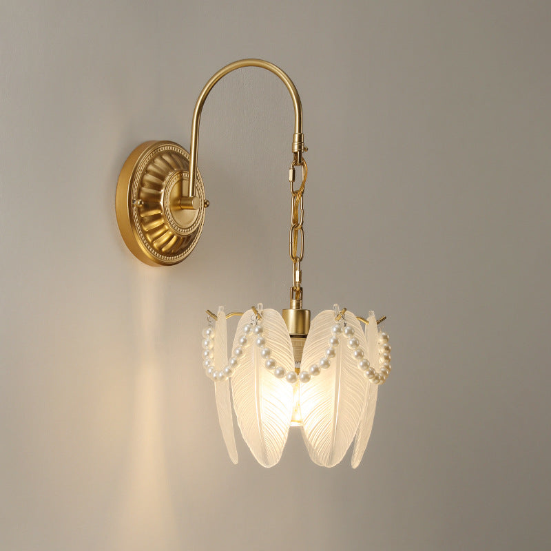Lámpara de pared de 1 luz de hierro con pantalla de vidrio en forma de concha de hoja de flor redonda curva francesa tradicional para sala de estar 