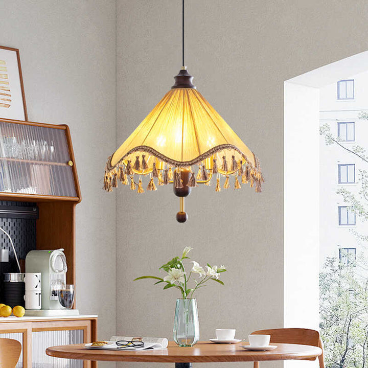 Pantalla de tela con borlas de triángulo francés tradicional, marco de hierro de madera, lámpara colgante de 3 luces para sala de estar 