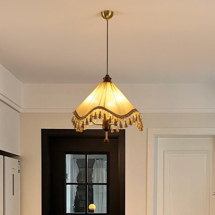 Pantalla de tela con borlas de triángulo francés tradicional, marco de hierro de madera, lámpara colgante de 3 luces para sala de estar 