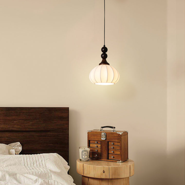 Lustre suspendu traditionnel vintage à une lumière avec abat-jour en soie en forme de boule ronde et perles, en bois et fer, pour salon 