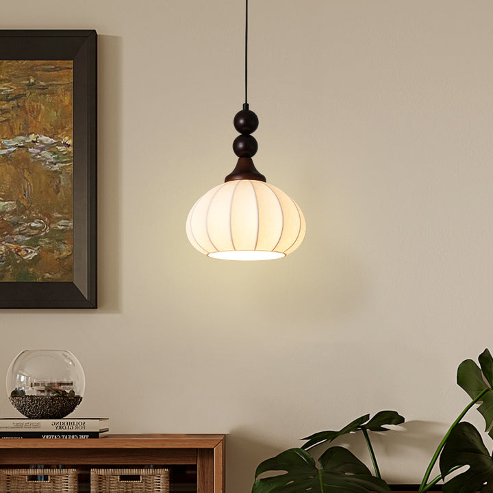 Lustre suspendu traditionnel vintage à une lumière avec abat-jour en soie en forme de boule ronde et perles, en bois et fer, pour salon 