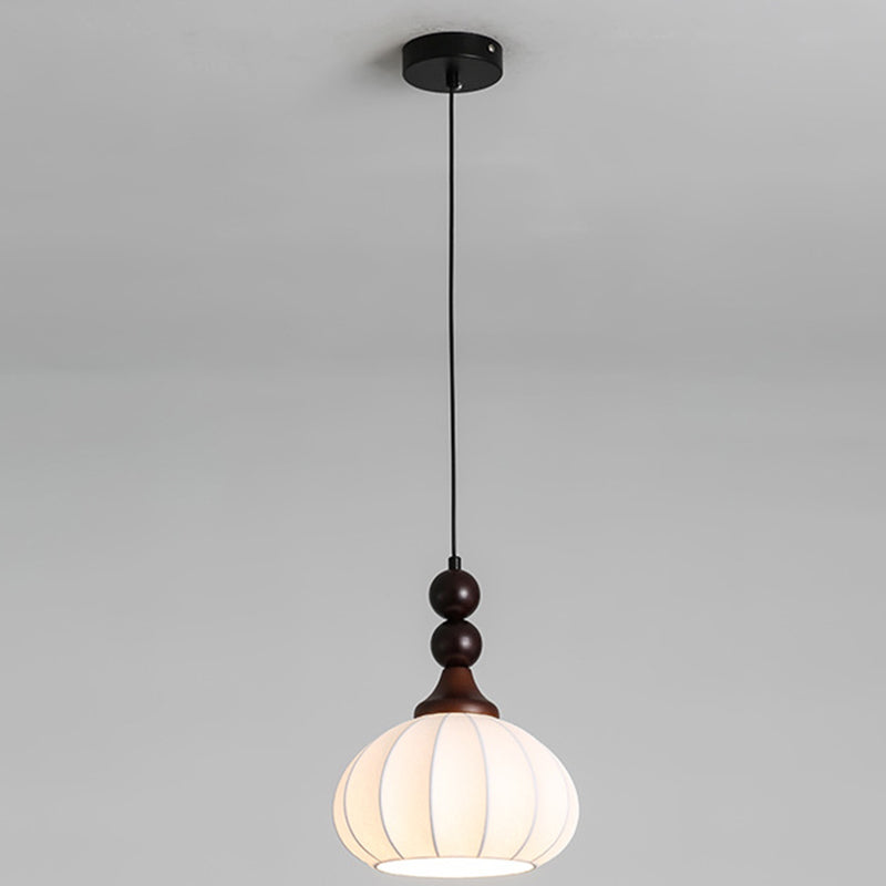 Lustre suspendu traditionnel vintage à une lumière avec abat-jour en soie en forme de boule ronde et perles, en bois et fer, pour salon 