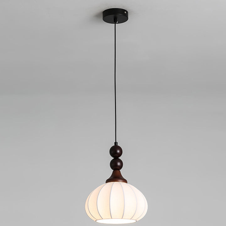 Lustre suspendu traditionnel vintage à une lumière avec abat-jour en soie en forme de boule ronde et perles, en bois et fer, pour salon 