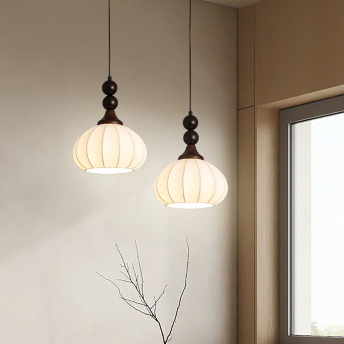 Lustre suspendu traditionnel vintage à une lumière avec abat-jour en soie en forme de boule ronde et perles, en bois et fer, pour salon 