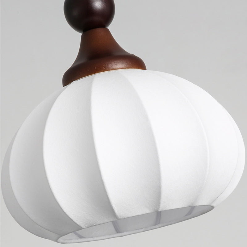 Lustre suspendu traditionnel vintage à une lumière avec abat-jour en soie en forme de boule ronde et perles, en bois et fer, pour salon 