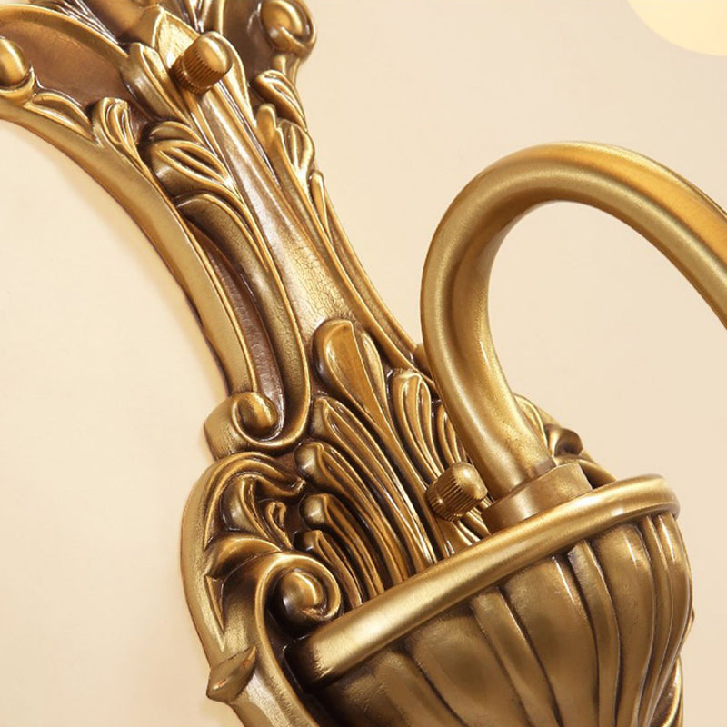 Applique murale en laiton sculpté avec verre en forme de coupe ronde européenne traditionnelle, 1/2 lumière, pour salon 