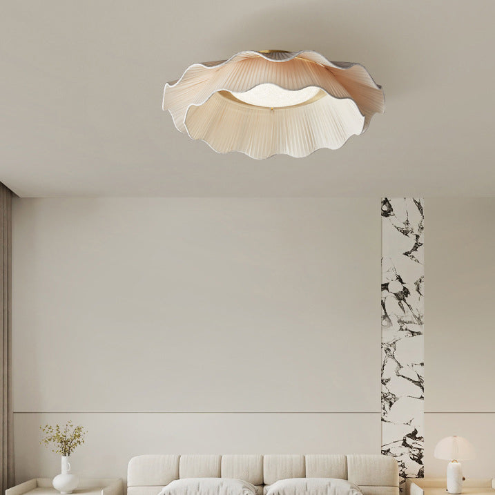 Luz de techo LED montada al ras con pantalla de tela hecha a mano de pétalos de capas dobles redondas nórdicas contemporáneas de cobre completo para dormitorio 
