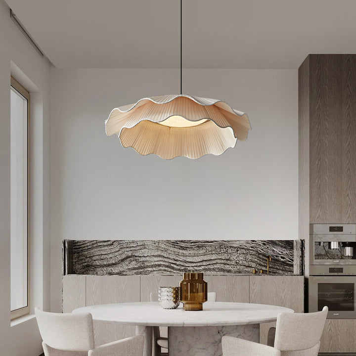 クリーム色 フリルデザイン ペンダントライト フリルのように上品で可愛らしい ガラスシェードのペンダントライト