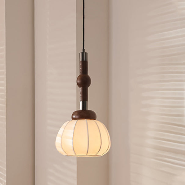 Lámpara colgante de 1 luz con forma de linterna cilíndrica francesa tradicional, marco de madera de aluminio y pantalla de seda para sala de estar 