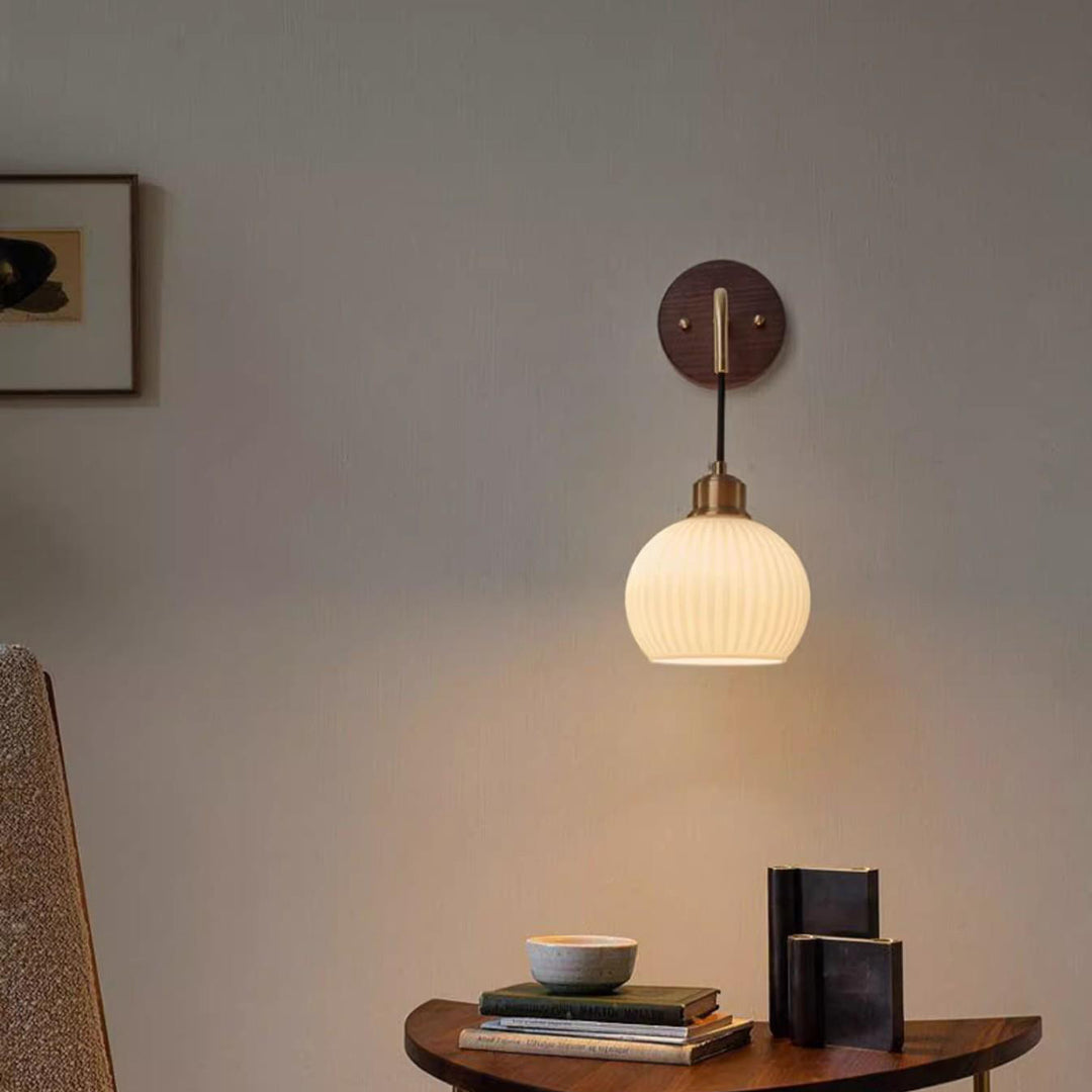 Lámpara de pared de 1 luz con pantalla redonda de vidrio orbe chino tradicional de madera maciza y hierro para dormitorio 