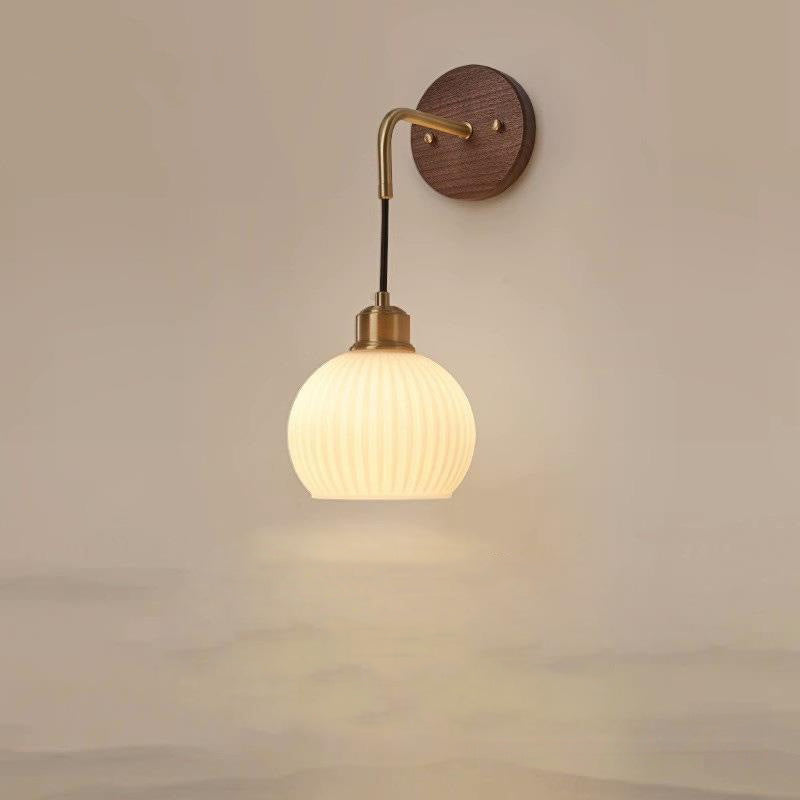 Applique murale 1 lumière en bois massif et fer avec abat-jour rond en verre orbe chinois traditionnel pour chambre à coucher 