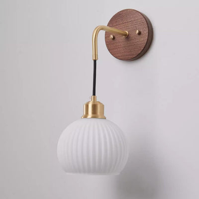 Applique murale 1 lumière en bois massif et fer avec abat-jour rond en verre orbe chinois traditionnel pour chambre à coucher 