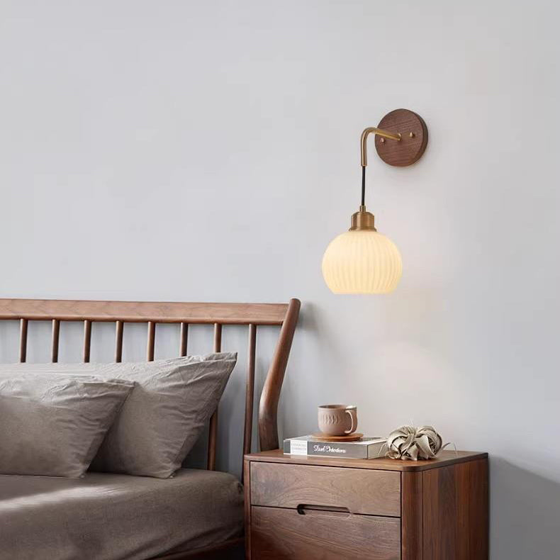 Applique murale 1 lumière en bois massif et fer avec abat-jour rond en verre orbe chinois traditionnel pour chambre à coucher 