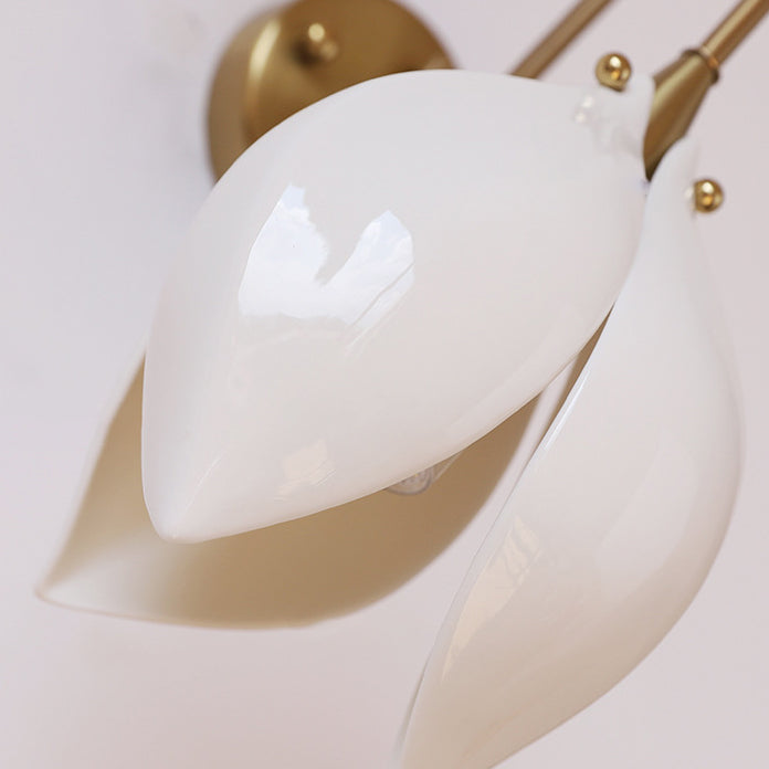 Applique murale 1 lumière avec abat-jour en céramique en forme de pétale de fleur rétro contemporain, cadre en fer, pour salon 