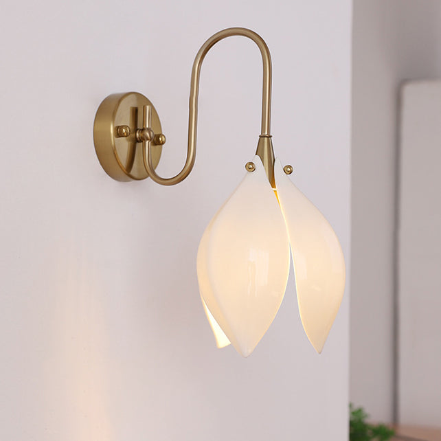 Applique murale 1 lumière avec abat-jour en céramique en forme de pétale de fleur rétro contemporain, cadre en fer, pour salon 