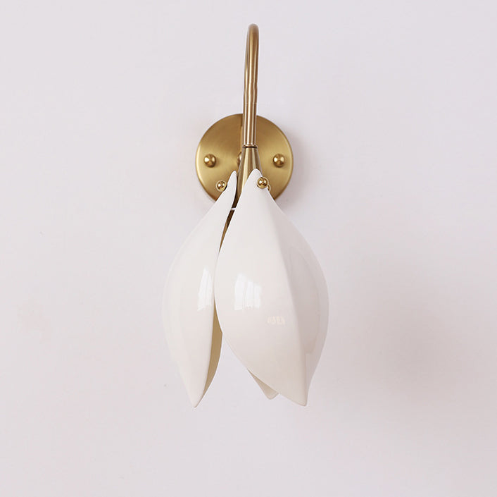 Applique murale 1 lumière avec abat-jour en céramique en forme de pétale de fleur rétro contemporain, cadre en fer, pour salon 