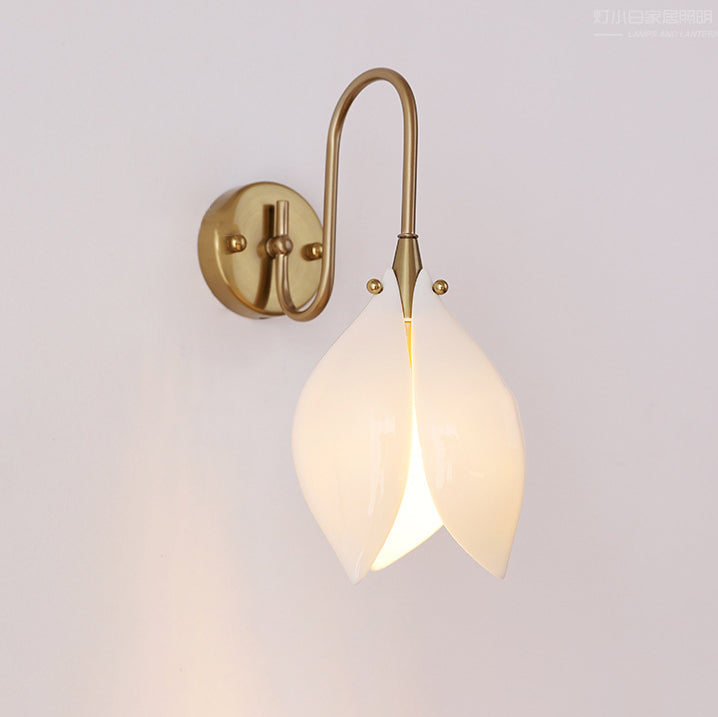 Applique murale 1 lumière avec abat-jour en céramique en forme de pétale de fleur rétro contemporain, cadre en fer, pour salon 