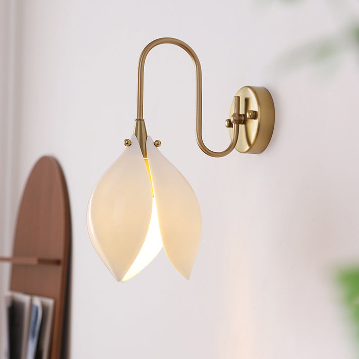 Applique murale 1 lumière avec abat-jour en céramique en forme de pétale de fleur rétro contemporain, cadre en fer, pour salon 