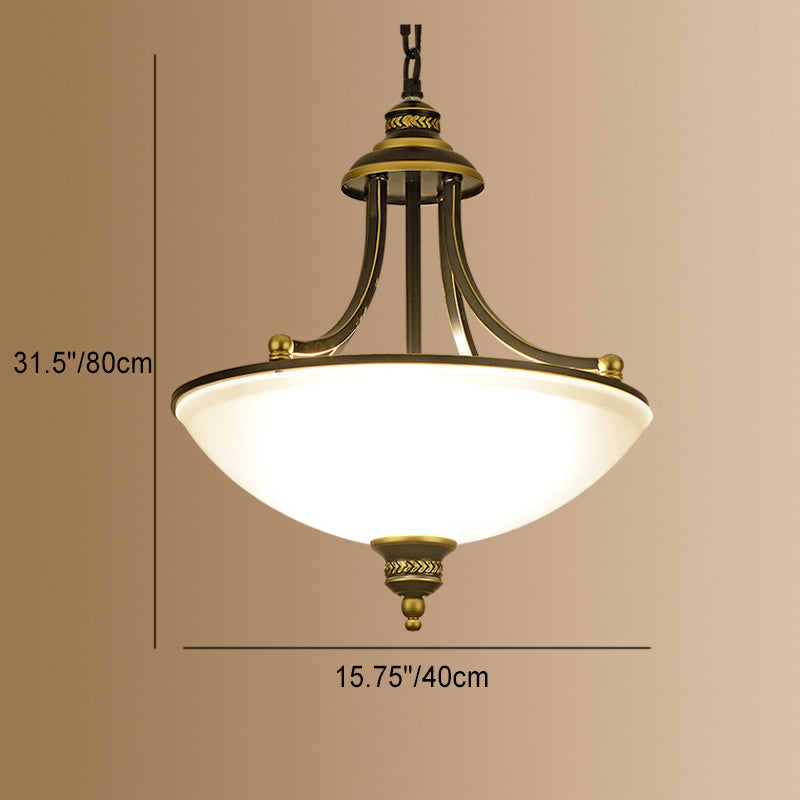 Chandelier traditionnel rustique à trois lumières avec cadre en fer courbé en demi-dôme et abat-jour en verre pour salon 