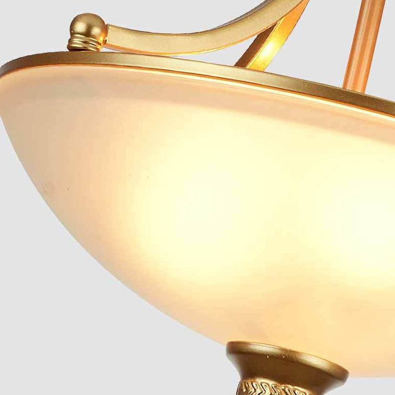 Traditioneller rustikaler Halbkuppel-Eisenrahmen mit gebogenem Stab und Glasschirm 3-Licht-Kronleuchter für das Wohnzimmer 