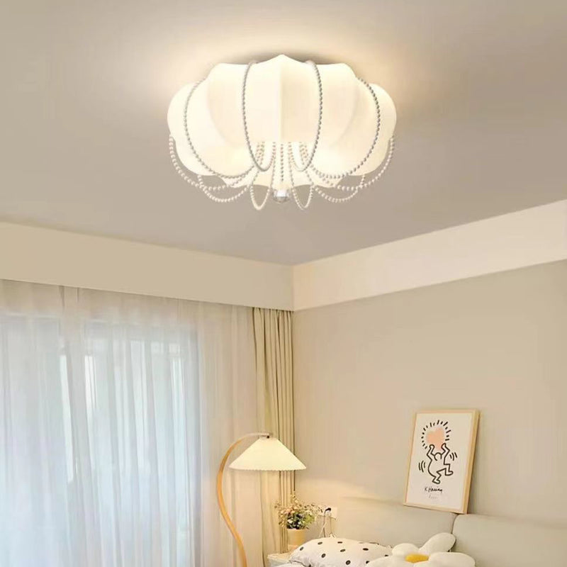 Luz de techo LED de montaje empotrado con forma de nube redonda minimalista moderna, cadena de perla sintética, pantalla de PE de hierro para dormitorio 