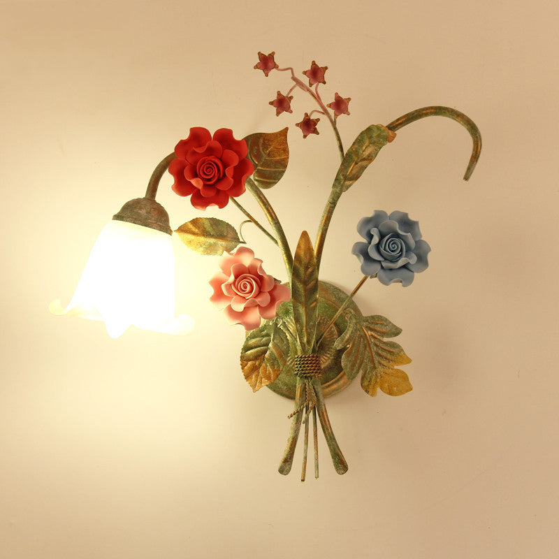 Applique Murale Traditionnelle Rustique Faux Fleurs Cadre en Fer Abat-jour en Verre 1/2 Lumière Pour Chambre 