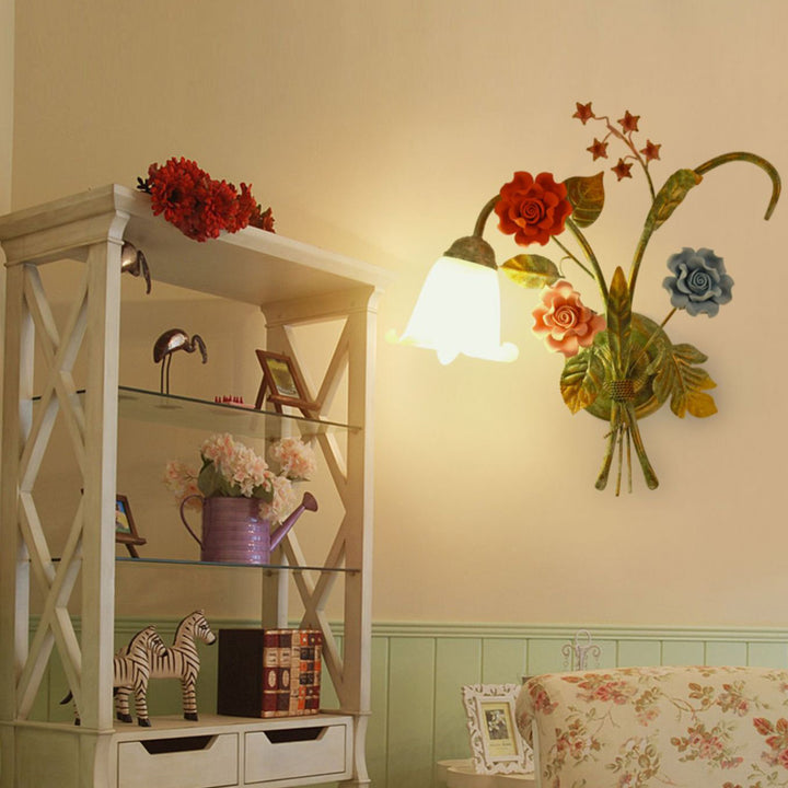 Applique Murale Traditionnelle Rustique Faux Fleurs Cadre en Fer Abat-jour en Verre 1/2 Lumière Pour Chambre 