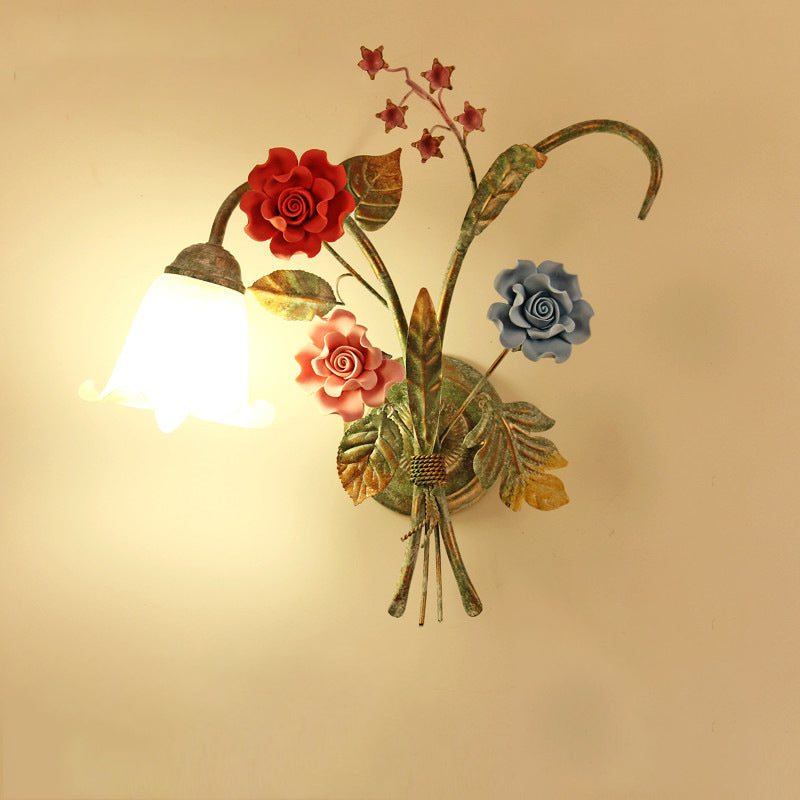 Applique Murale Traditionnelle Rustique Faux Fleurs Cadre en Fer Abat-jour en Verre 1/2 Lumière Pour Chambre 