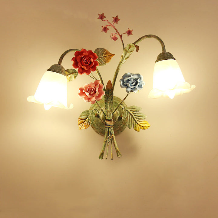 Applique Murale Traditionnelle Rustique Faux Fleurs Cadre en Fer Abat-jour en Verre 1/2 Lumière Pour Chambre 