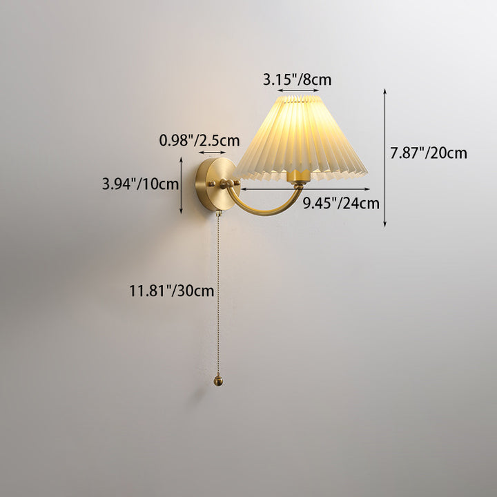 Moderne minimalistische runde Kegel gebogene Stange Stoffschirm Vollkupferrahmen 1-Licht Wandleuchte für Wohnzimmer 