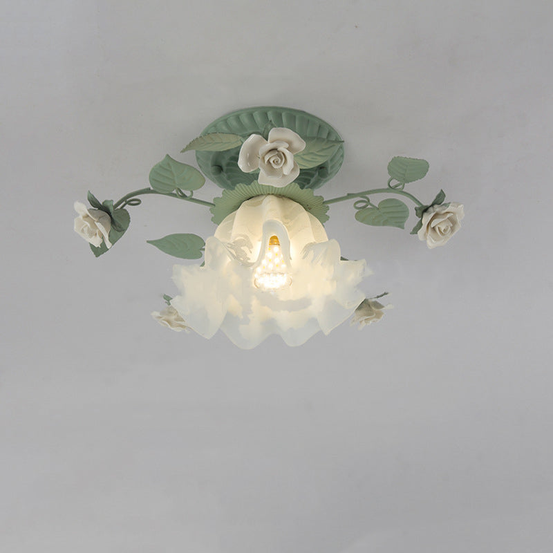 Luz de techo empotrada de 1 luz con pantalla de vidrio cerámico de hierro con hoja de campanilla francesa tradicional para sala de estar 