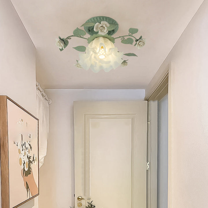 Lustre semi-encastré à une lumière avec abat-jour en verre céramique et feuille de campanule française traditionnelle en fer pour salon 