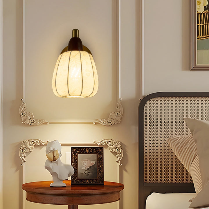 Aplique de pared de 1 luz para dormitorio con pantalla de tela impresa floral ovalada tradicional francesa y herrajes de madera 
