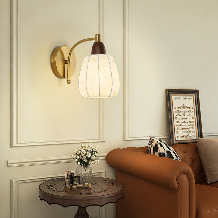 Aplique de pared de 1 luz para dormitorio con pantalla de tela impresa floral ovalada tradicional francesa y herrajes de madera 
