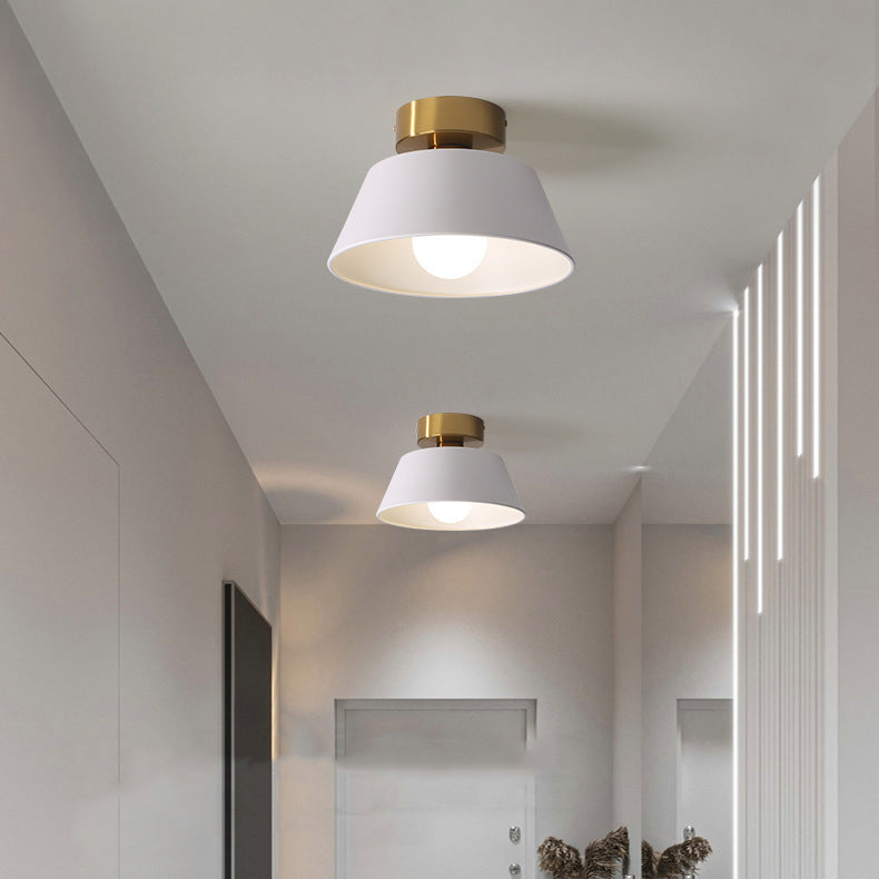 Moderne minimalistische runde trapezförmige Eisen-Deckenleuchte mit 1 Licht für das Wohnzimmer 