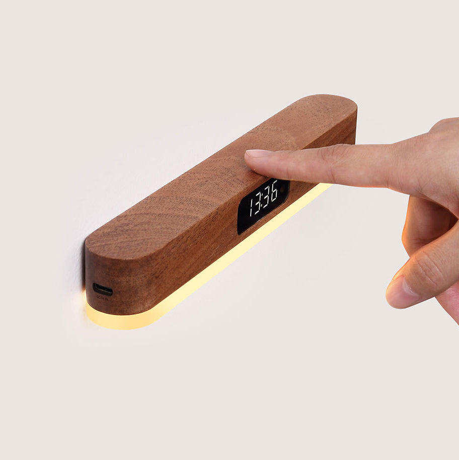 Moderne minimalistische wiederaufladbare rechteckige Uhr aus Massivholz Metall Kunststoff LED Wandleuchte für Schlafzimmer 